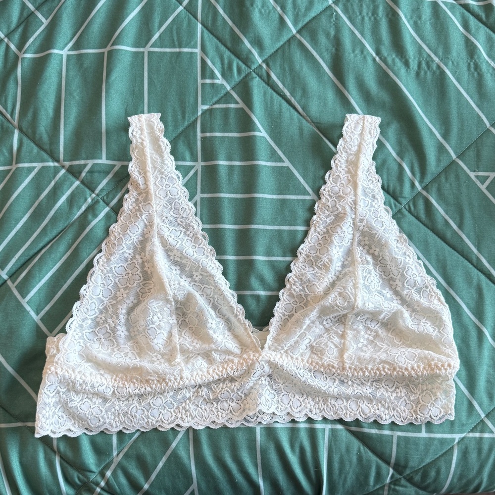 Old Navy Lace Bralette in Cream